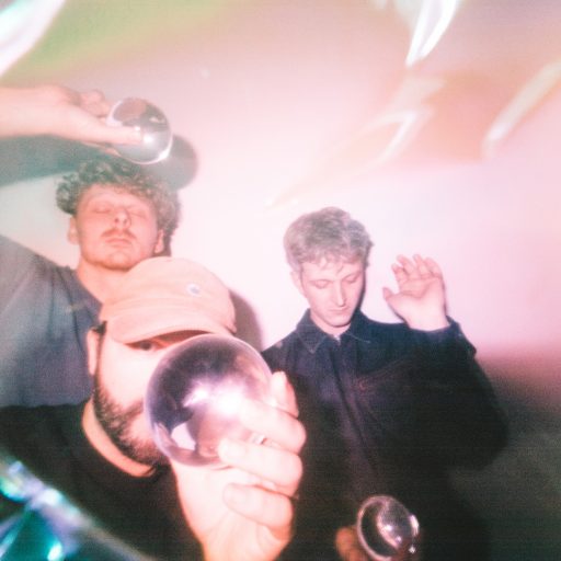 .multibeat – Please Hold Me feat. Säm Wilder